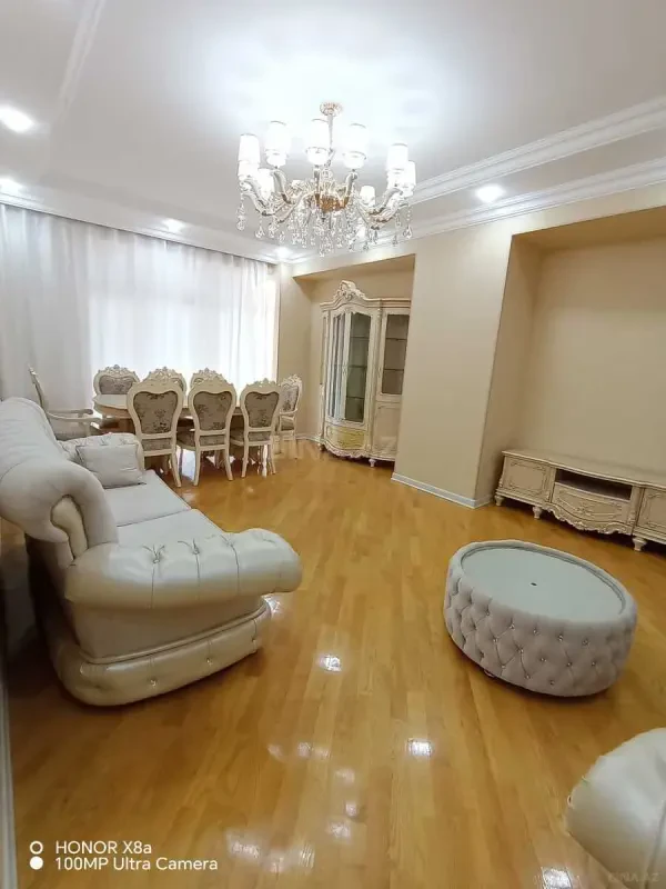 Kirayə verilir 3 otaqlı mənzil 145 m²