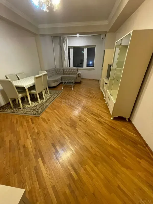 Kirayə verilir 2 otaqlı mənzil 90 m²