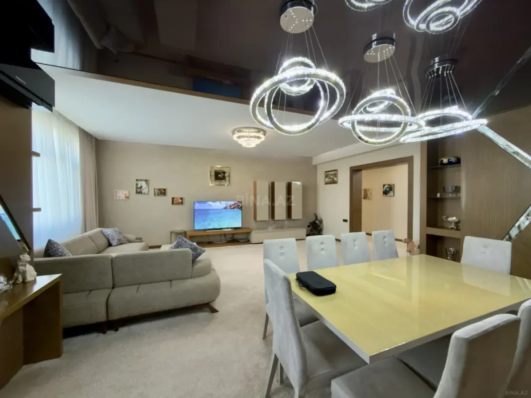 Satılır 4 otaqlı mənzil 200 m²