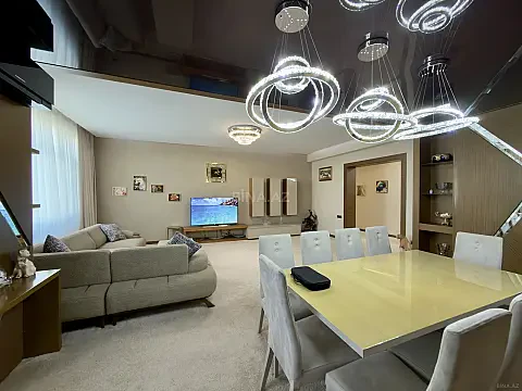 Satılır 4 otaqlı mənzil 200 m² — Bakı 4 otaq 200.00 m²