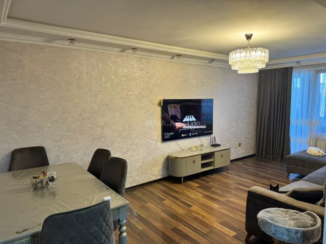 Satılır 3 otaqlı mənzil 125 m²