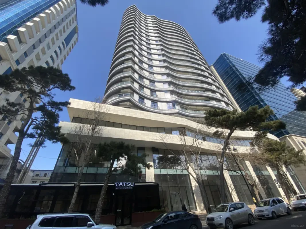 Satılır 4 otaqlı mənzil 230 m²