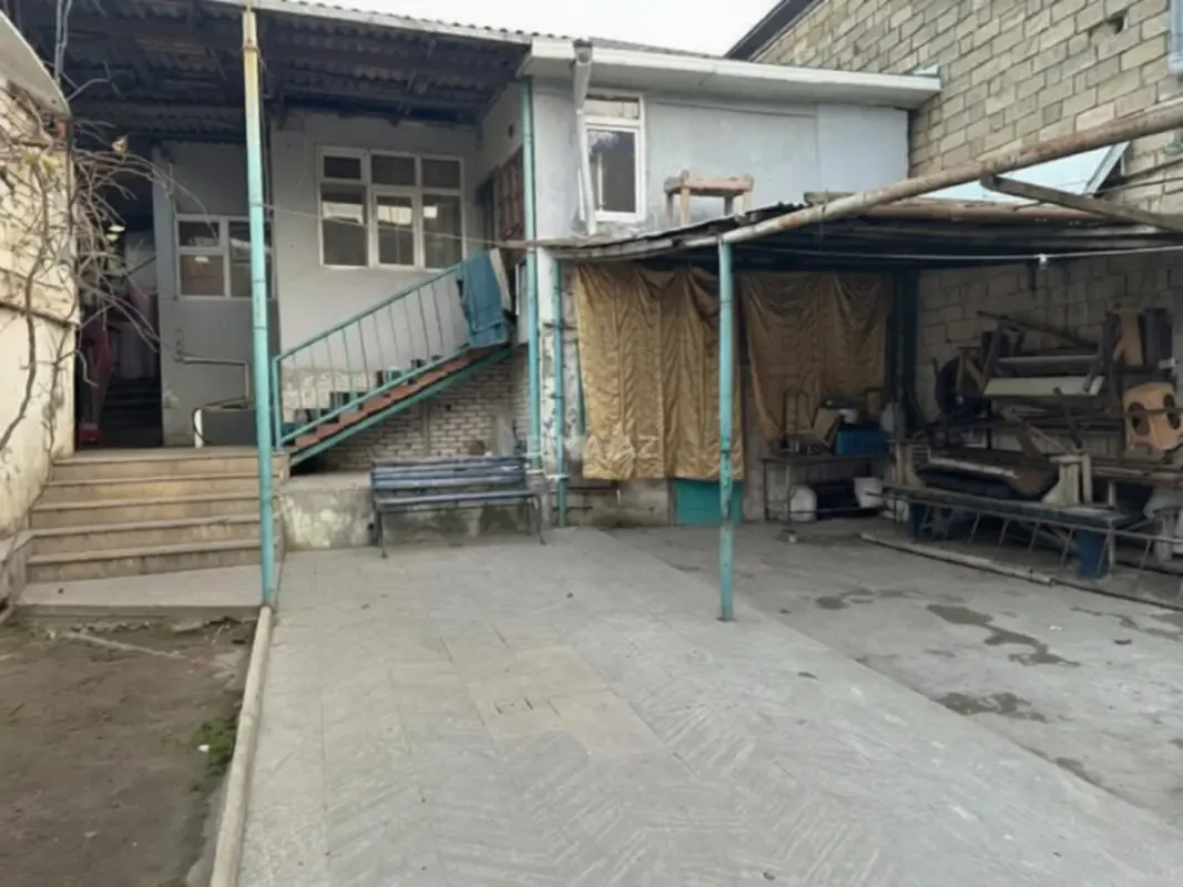 Satılır 7 otaqlı həyət evi 200 m²