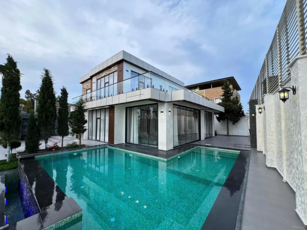 Satılır 5 otaqlı həyət evi 360 m²