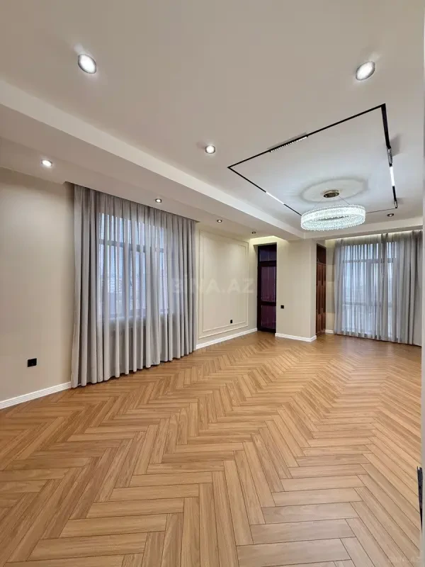 Satılır 4 otaqlı mənzil 140 m²