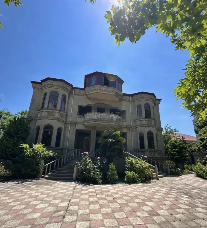 Satılır 10 otaqlı həyət evi 1000 m²