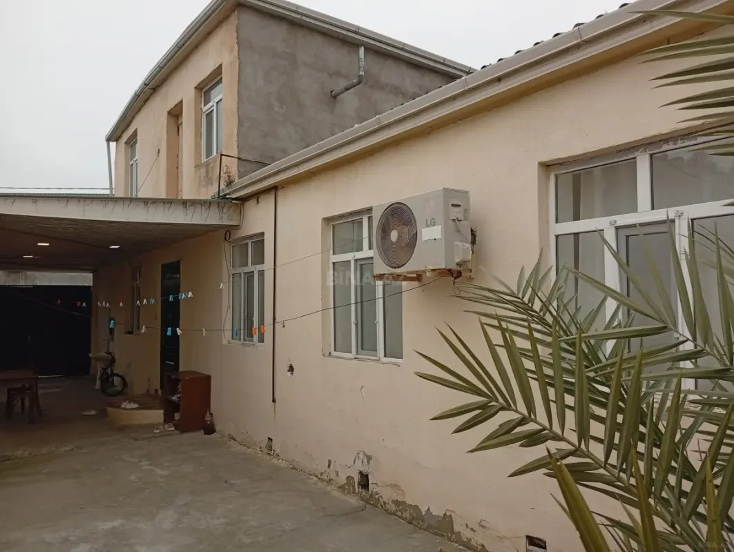 Satılır 6 otaqlı həyət evi 270 m²