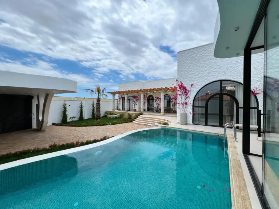 Satılır 4 otaqlı həyət evi 200 m²