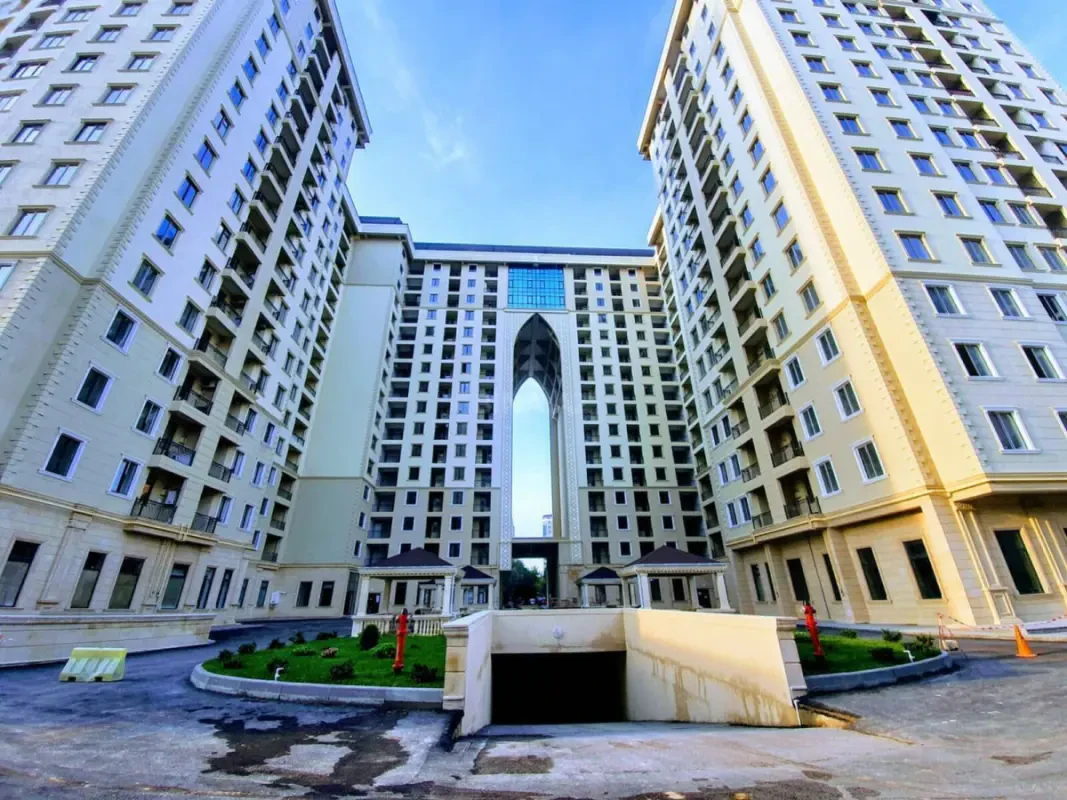 Satılır 5 otaqlı mənzil 323 m²