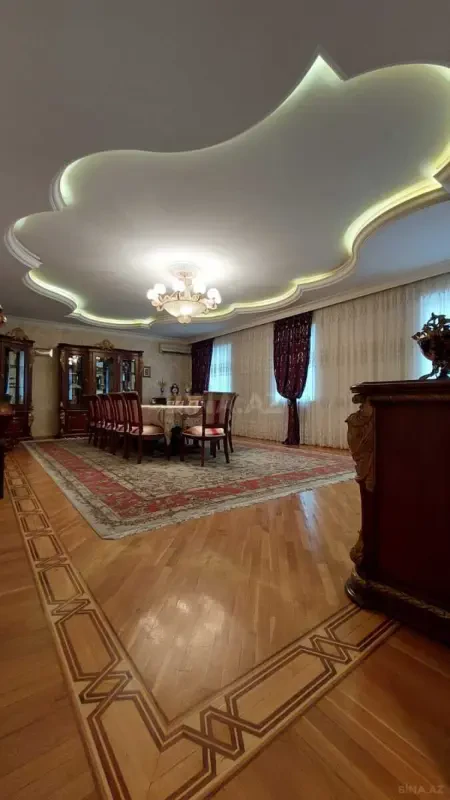 Kirayə verilir 8 otaqlı həyət evi 450 m²
