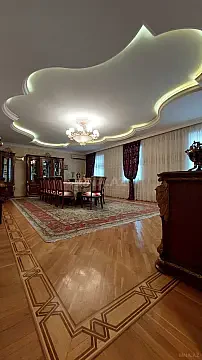 Kirayə verilir 8 otaqlı həyət evi 450 m² — Bakı, İnşaatçılar 8 otaq 450.00 m²