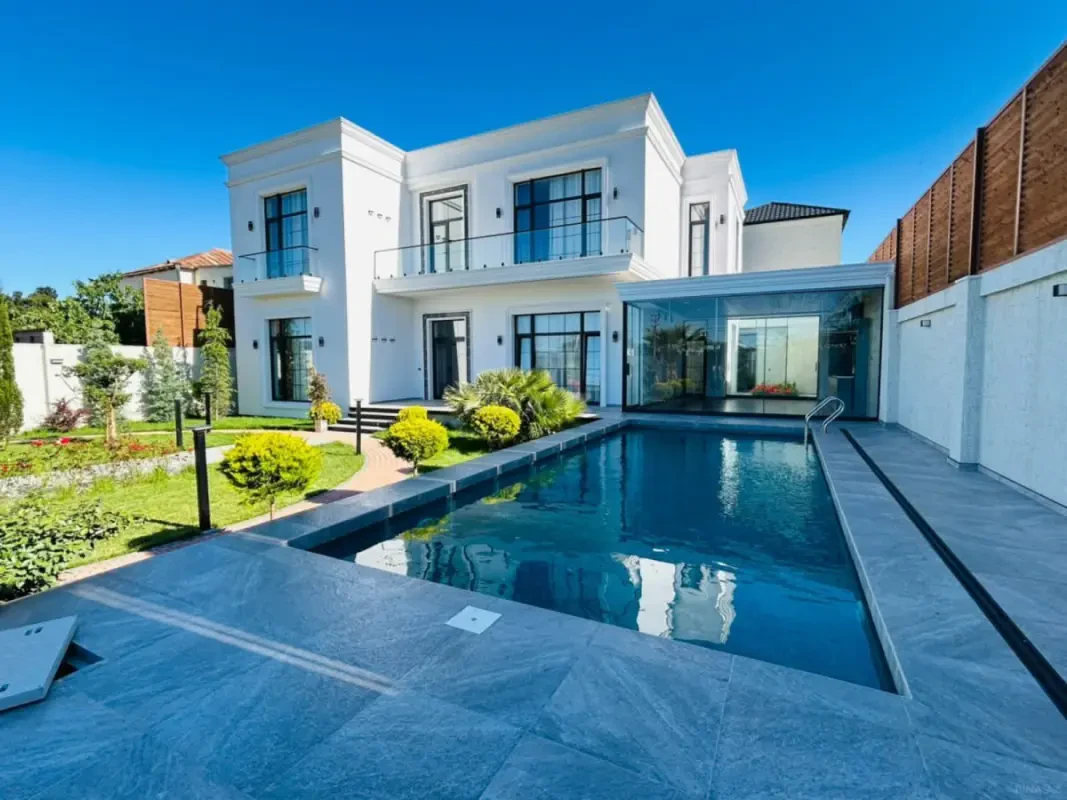Satılır 6 otaqlı həyət evi 330 m²