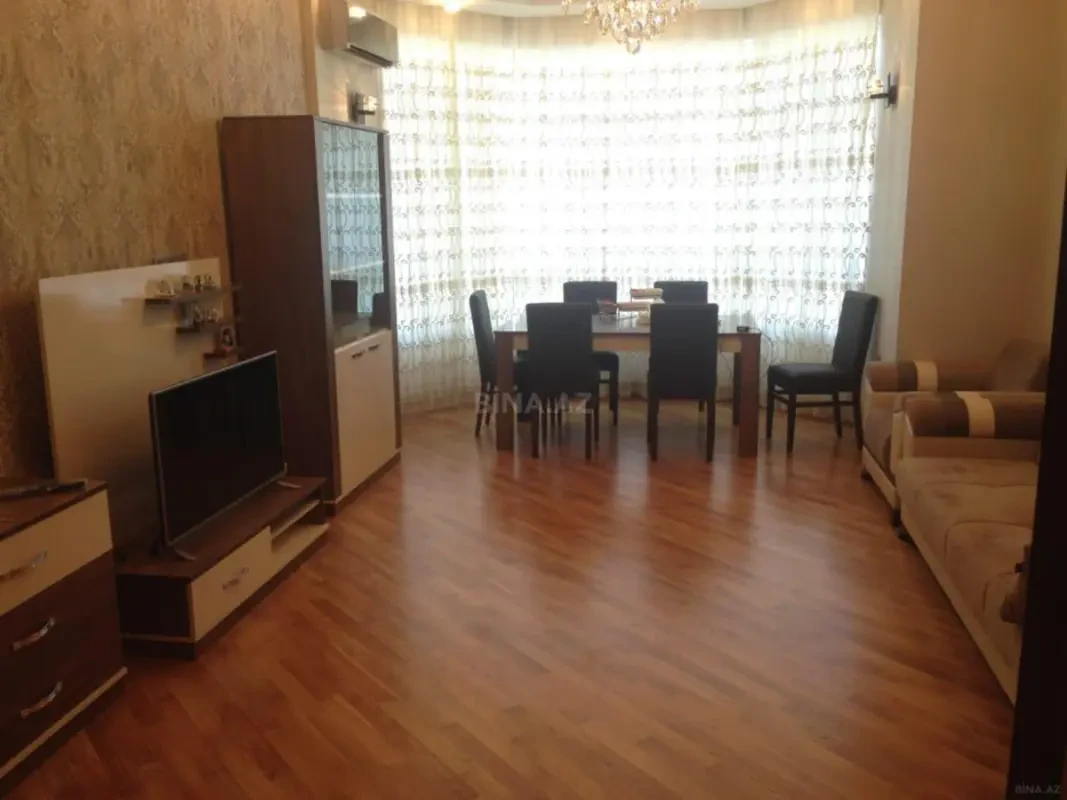 Kirayə verilir 2 otaqlı mənzil 90 m²