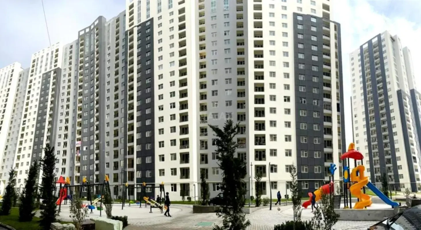Satılır 4 otaqlı mənzil 155 m²