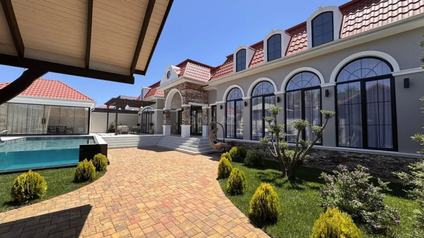 Satılır 5 otaqlı həyət evi 280 m²