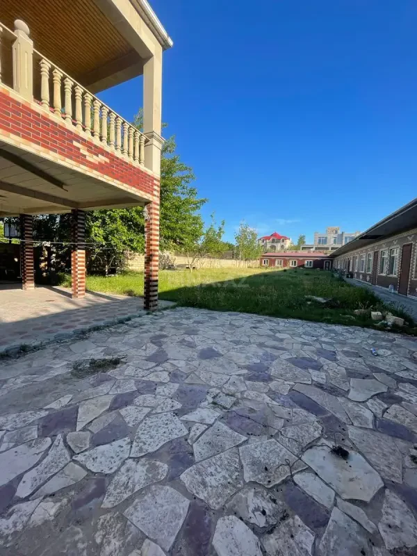 Satılır 14 otaqlı həyət evi 300 m²