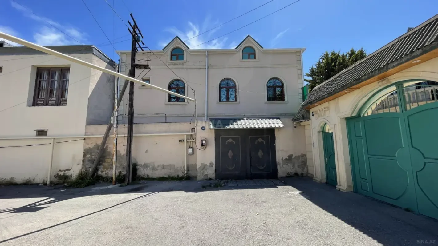 Satılır 7 otaqlı həyət evi 400 m²