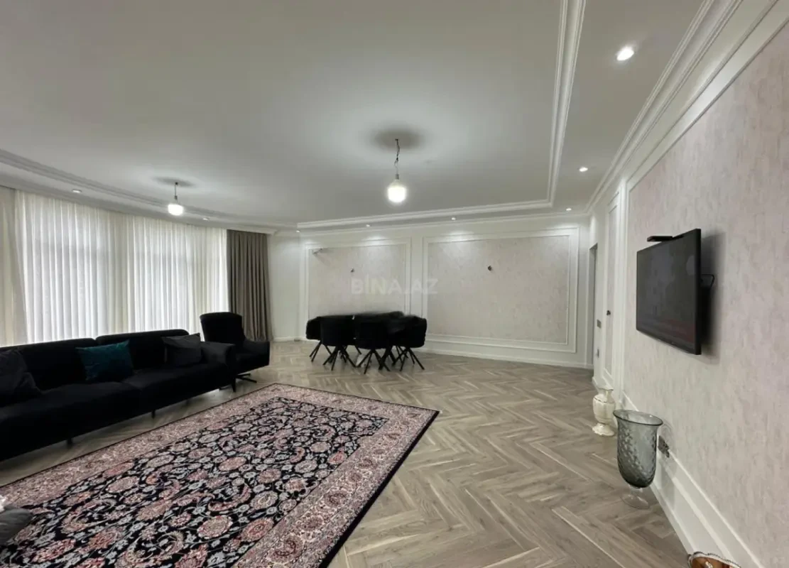 Satılır 4 otaqlı mənzil 192 m²