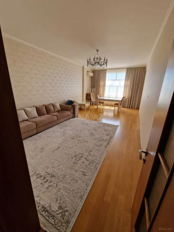 Kirayə verilir 3 otaqlı mənzil 130 m²