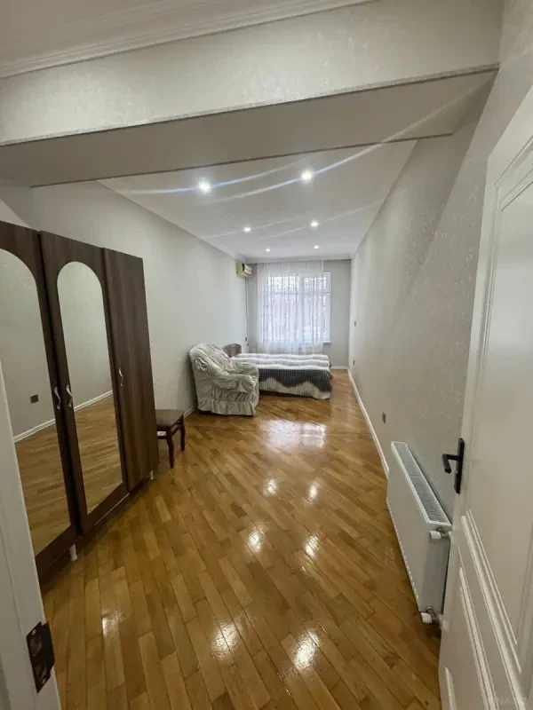 Kirayə verilir 2 otaqlı mənzil 75 m²