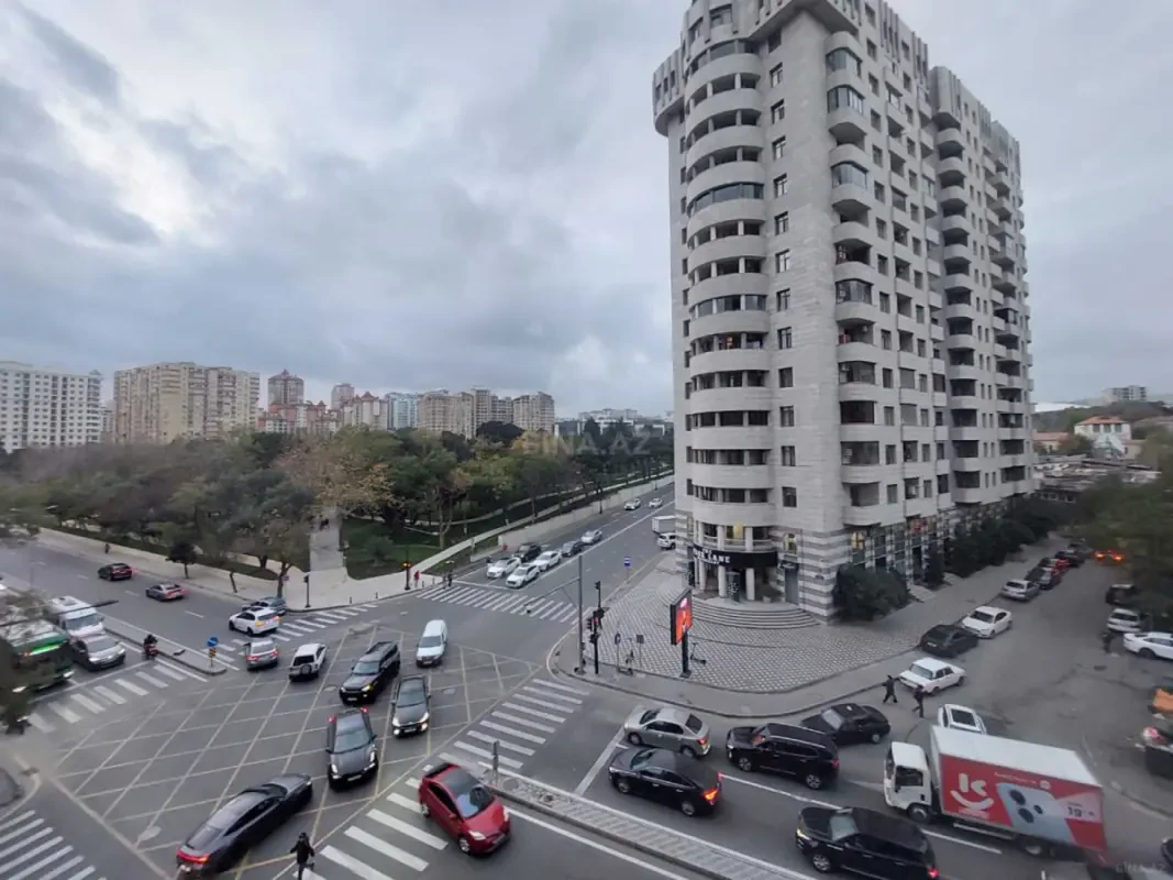 Satılır 2 otaqlı mənzil 113 m²