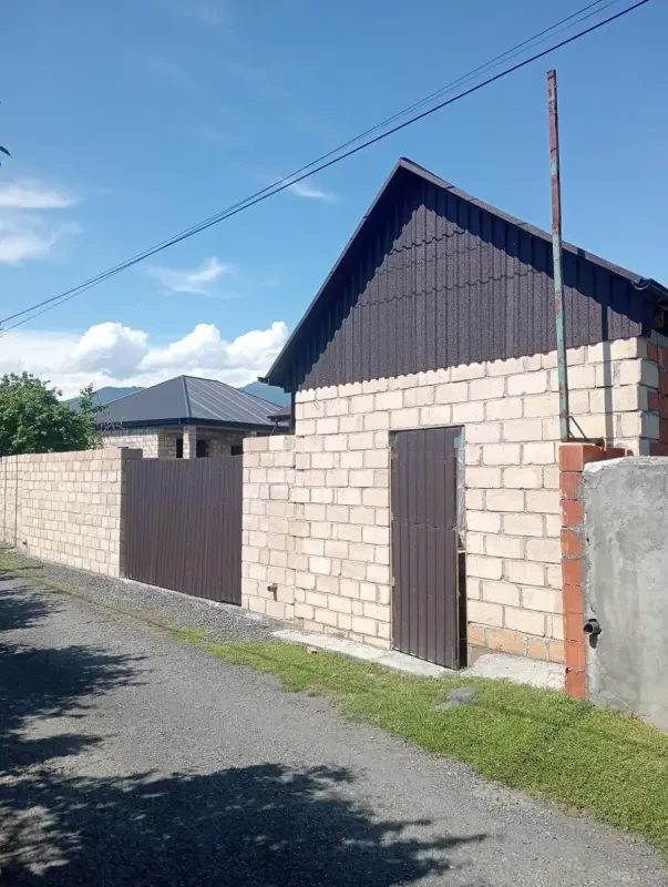 Satılır 5 otaqlı həyət evi 140 m²