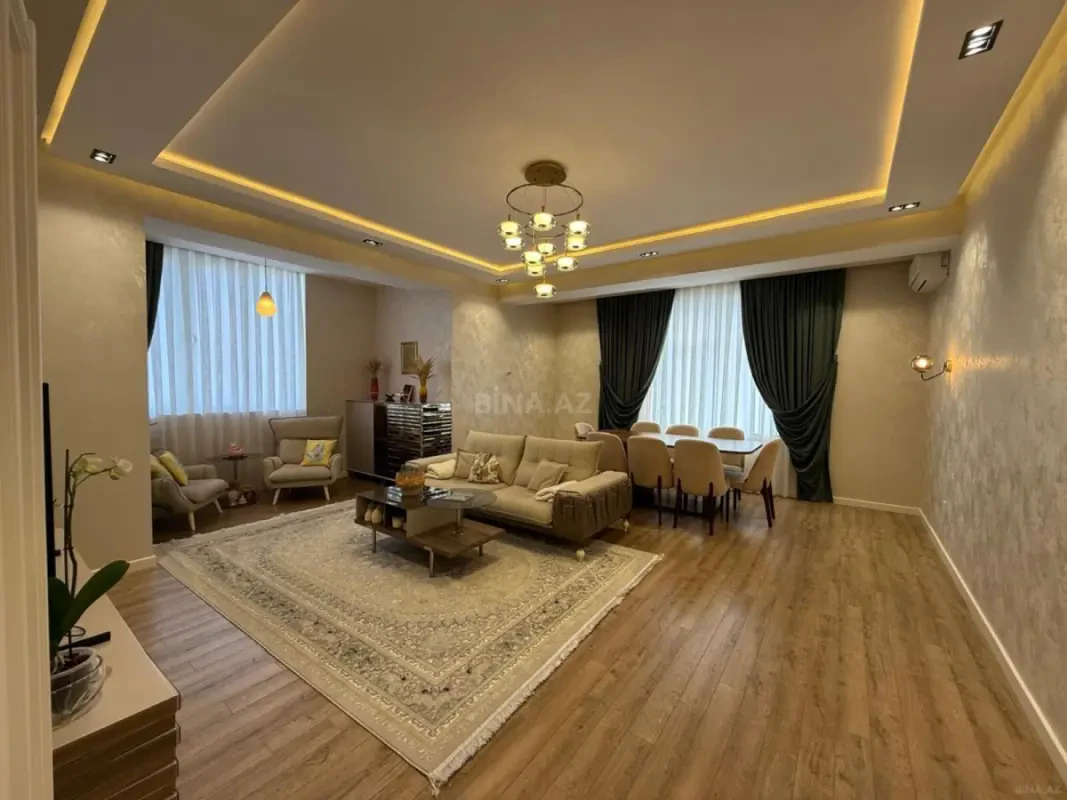 Satılır 3 otaqlı mənzil 130 m²