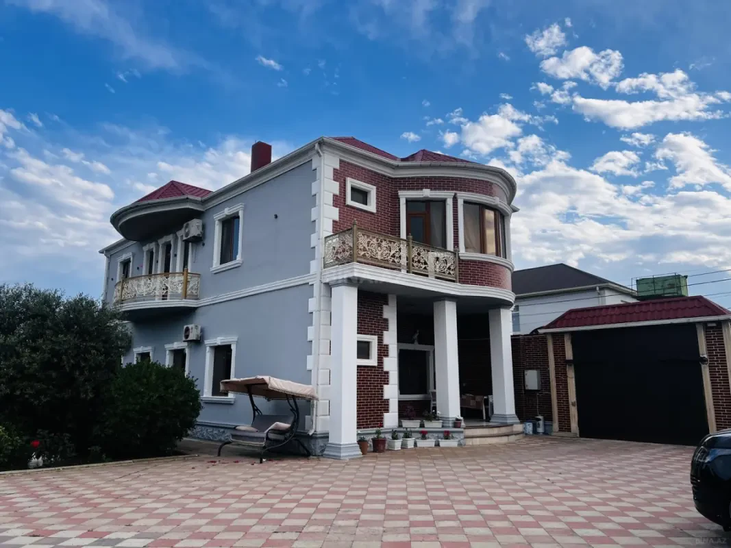 Satılır 7 otaqlı həyət evi 300 m²