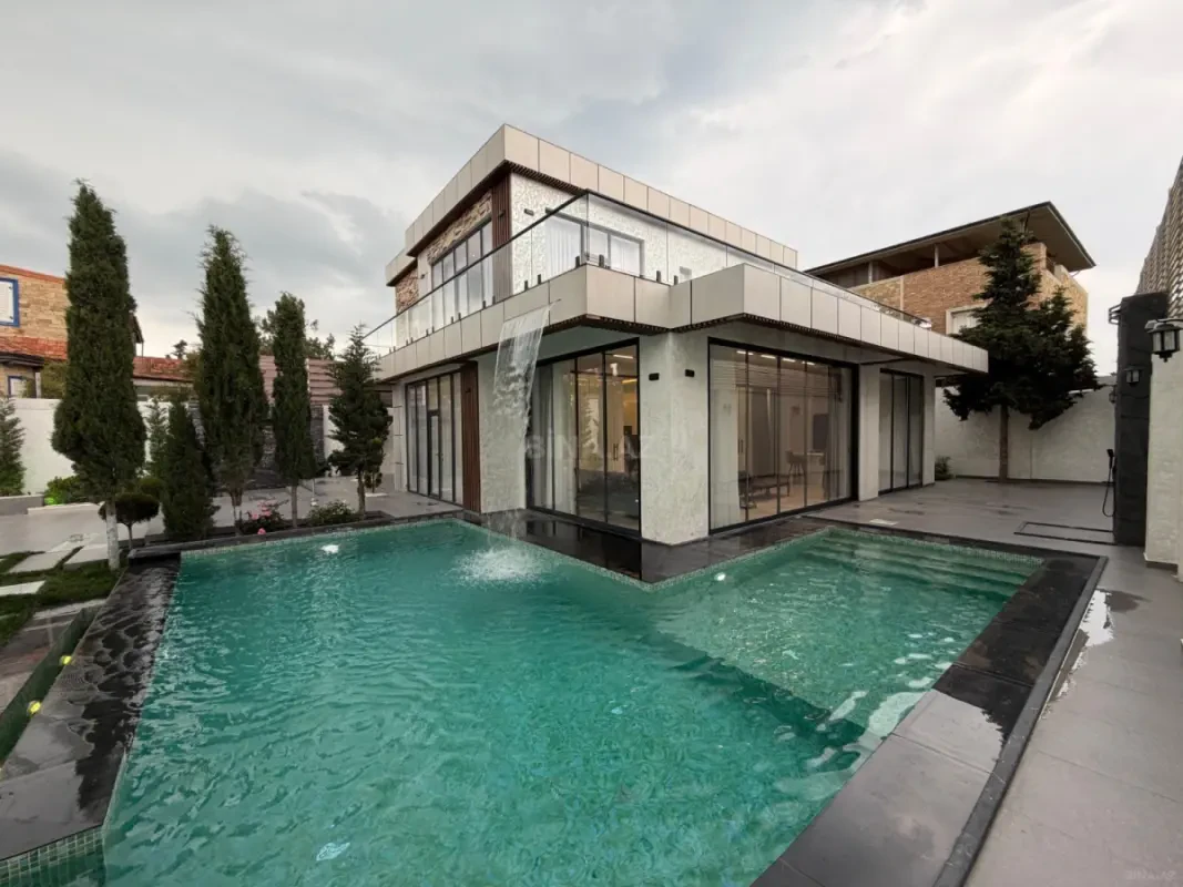Satılır 5 otaqlı həyət evi 400 m²