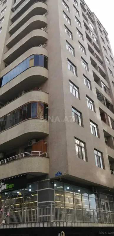 Satılır 3 otaqlı mənzil 135 m²