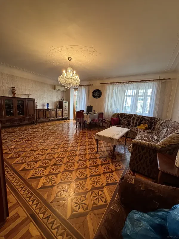 Satılır 4 otaqlı mənzil 112 m²