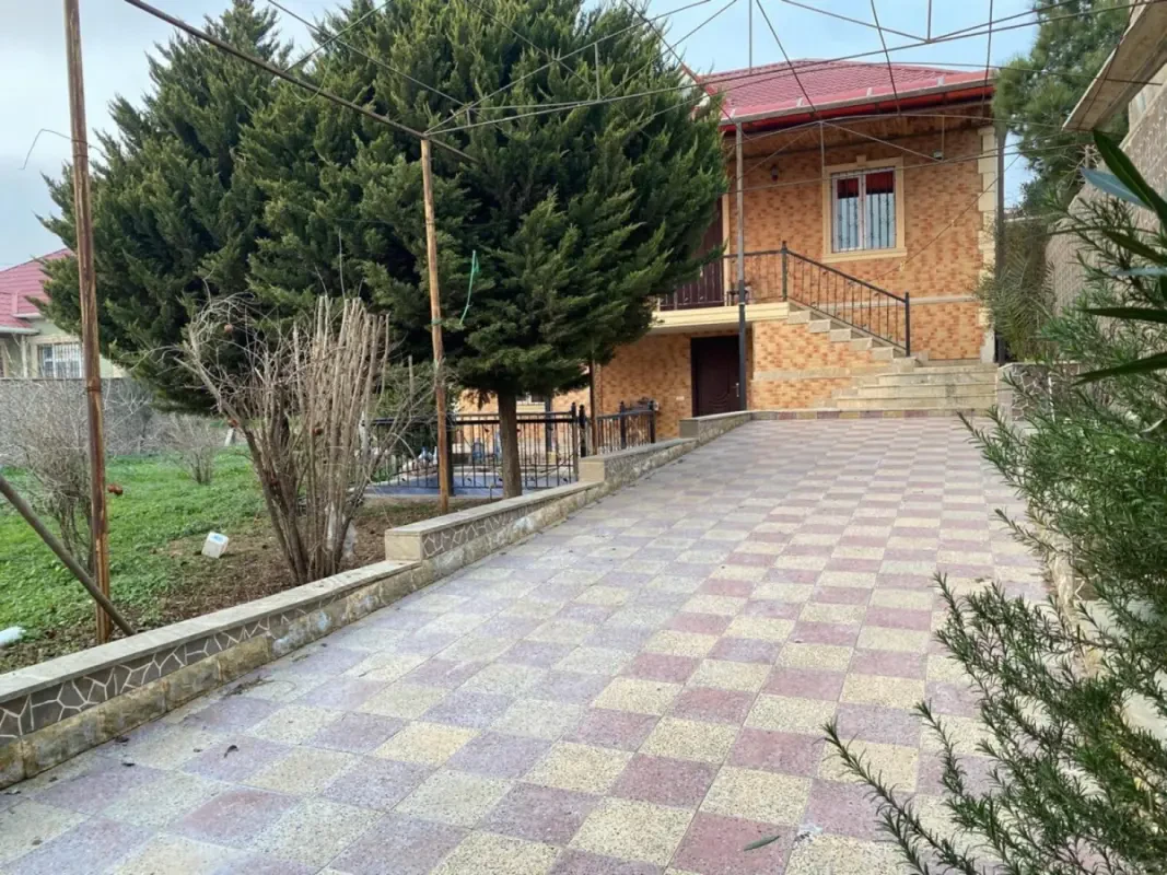 Satılır 8 otaqlı həyət evi 220 m²