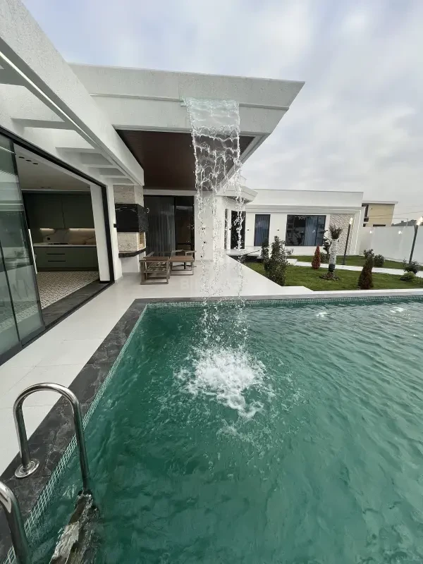 Satılır 5 otaqlı həyət evi 300 m²