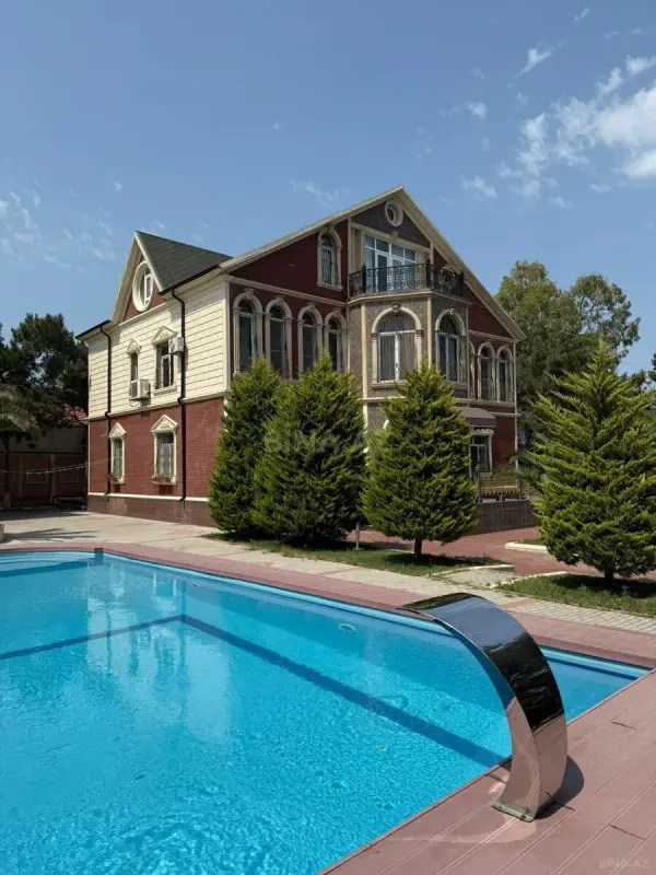 Satılır 15 otaqlı həyət evi 600 m²