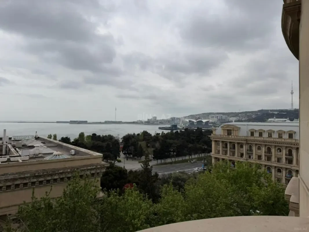 Kirayə verilir 4 otaqlı mənzil 175 m²