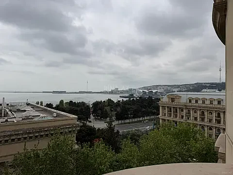 Kirayə verilir 4 otaqlı mənzil 175 m² — Bakı, Sahil qəs. 4 otaq 175.00 m²