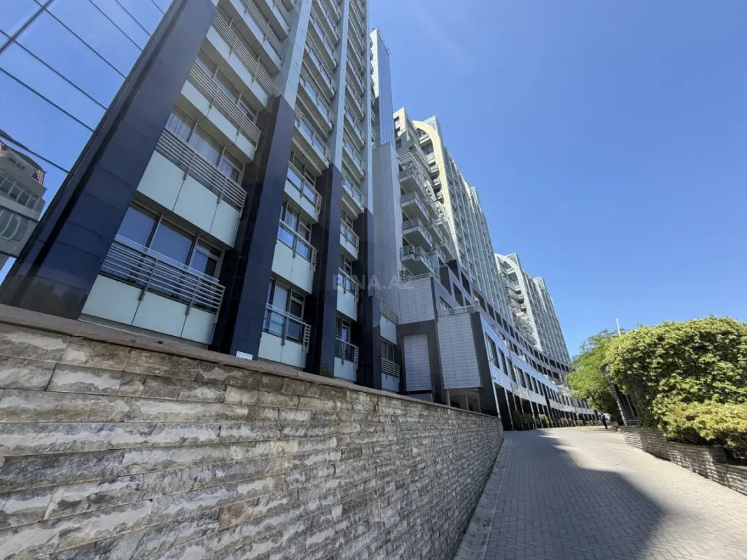 Kirayə verilir 2 otaqlı mənzil 114 m²