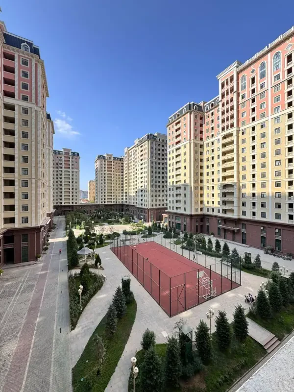 Satılır 4 otaqlı mənzil 181 m²