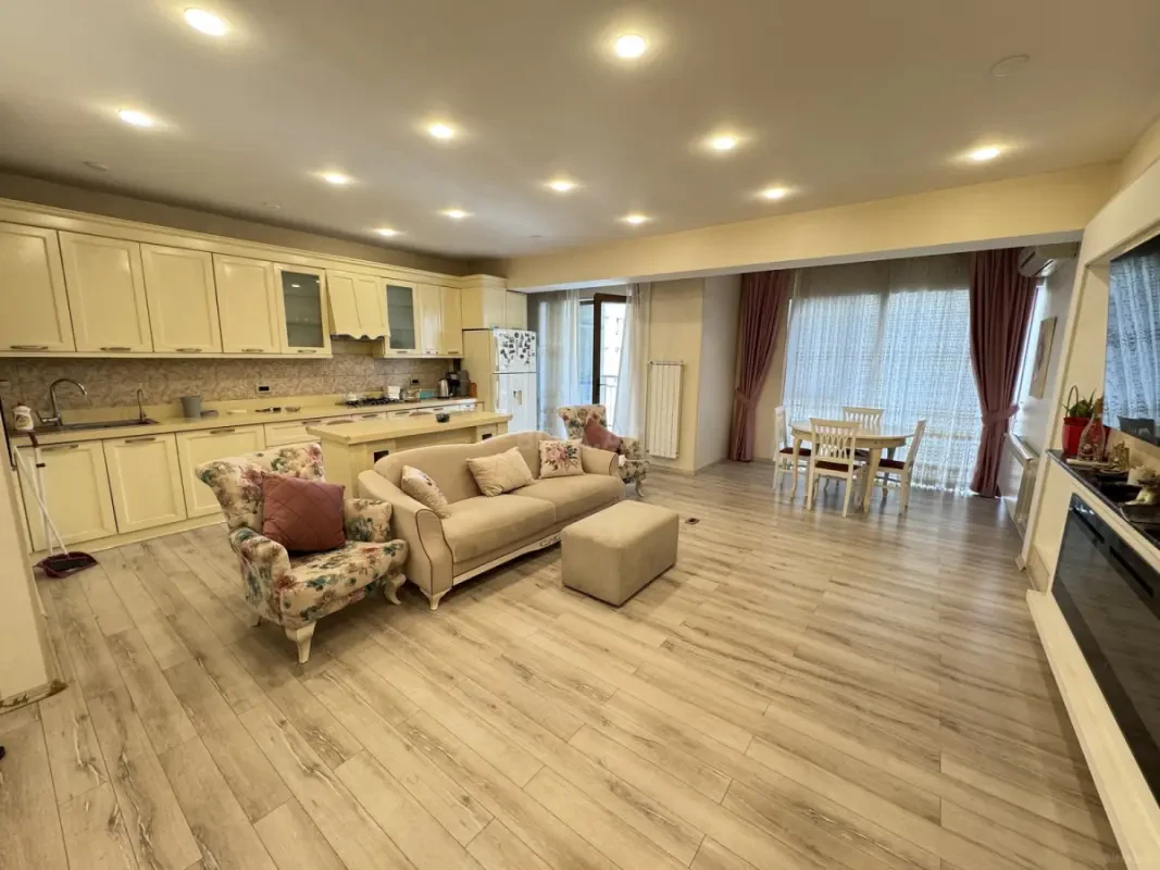 Satılır 3 otaqlı mənzil 113 m²