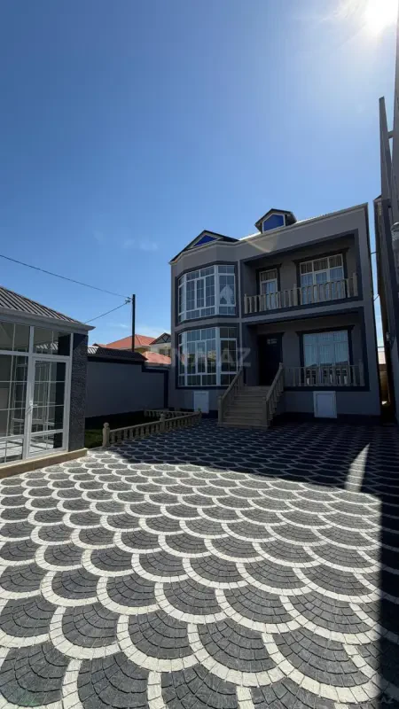 Satılır 7 otaqlı həyət evi 200 m²