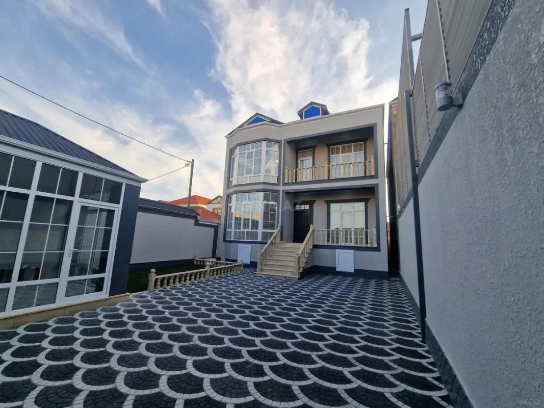 Satılır 7 otaqlı həyət evi 214 m²