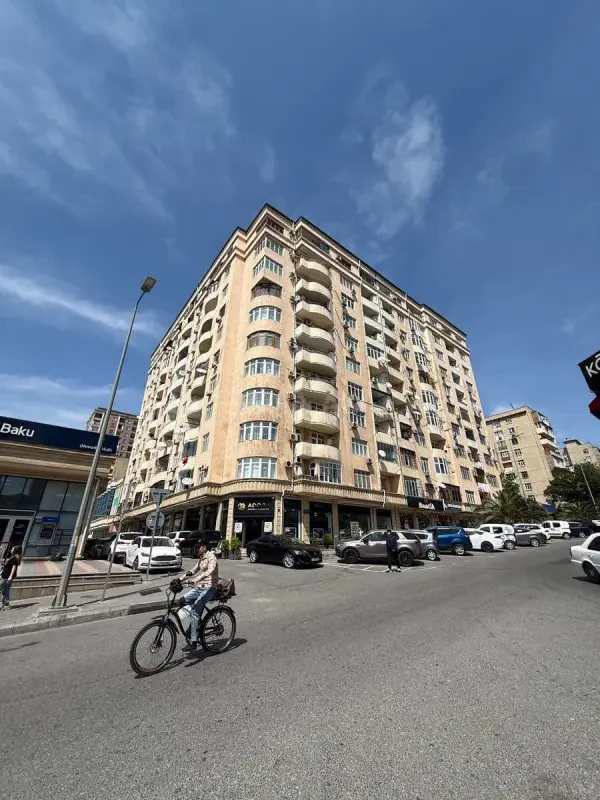 Satılır 4 otaqlı mənzil 124 m²