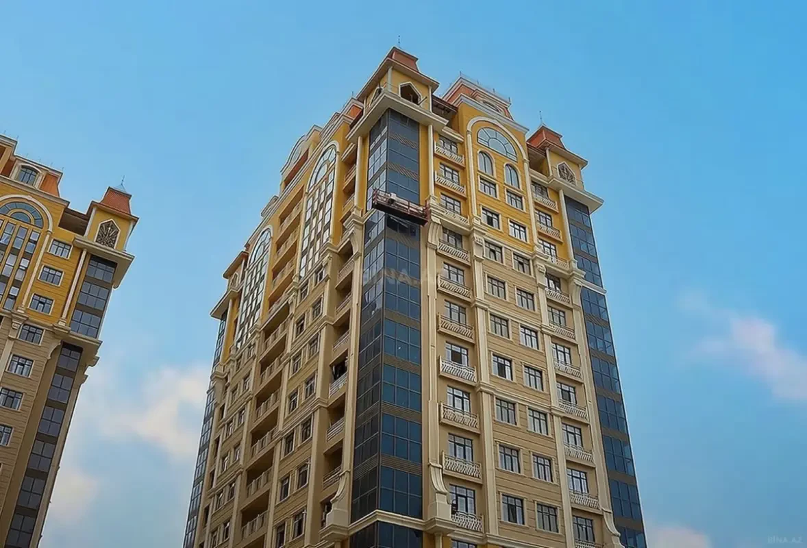 Satılır 4 otaqlı mənzil 231 m²