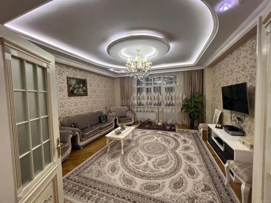 Satılır 3 otaqlı mənzil 136 m²