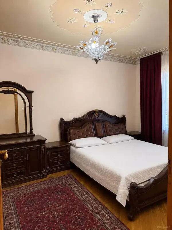 Satılır 5 otaqlı mənzil 125 m²