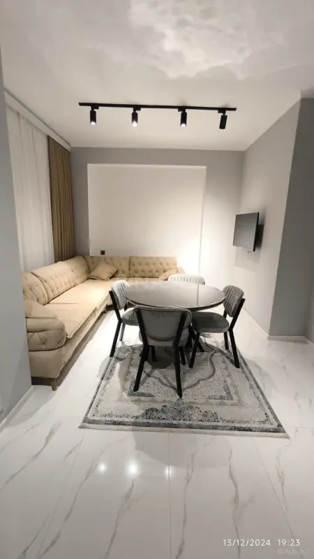 Kirayə verilir 2 otaqlı mənzil 60 m²