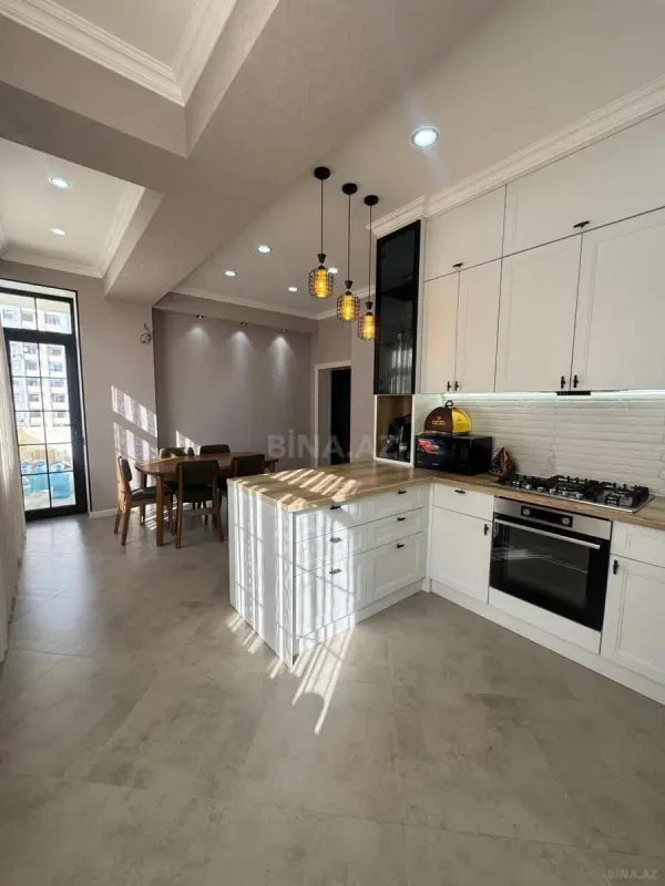 Satılır 4 otaqlı mənzil 140 m²