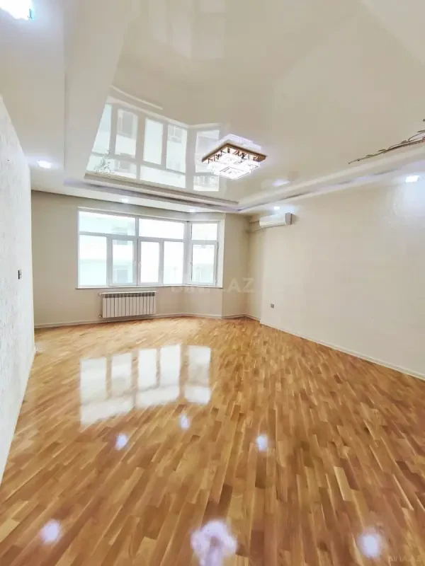 Satılır 3 otaqlı mənzil 125 m²