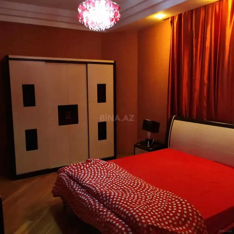 Kirayə verilir 3 otaqlı mənzil 130 m²