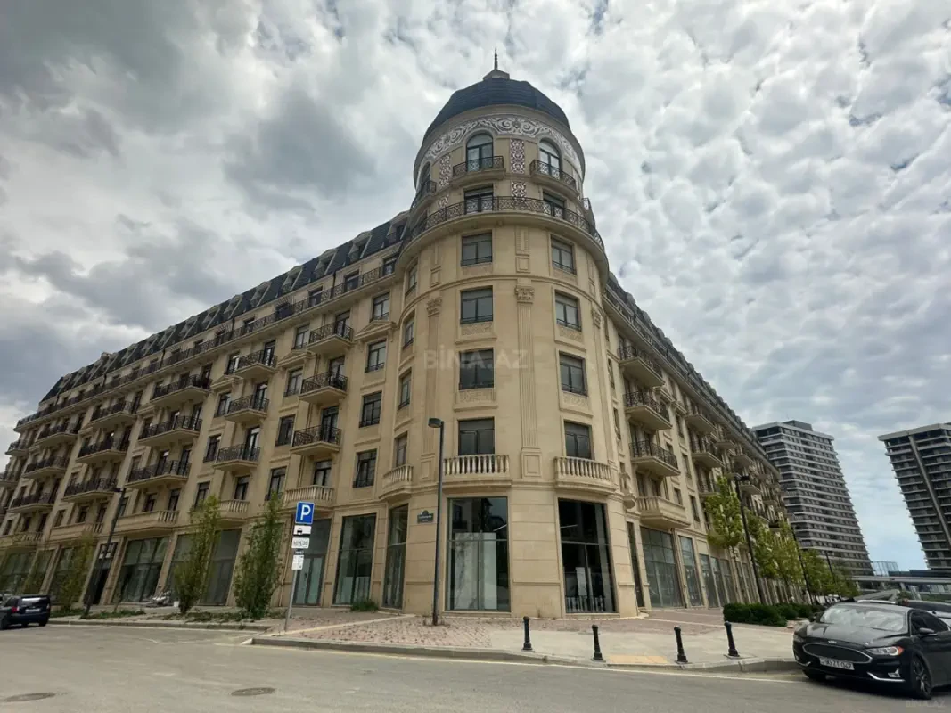 Satılır 4 otaqlı mənzil 209 m²